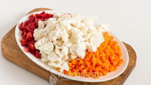 плов из булгура с цветной капустой и перцем