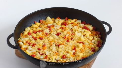 плов из булгура с цветной капустой и перцем