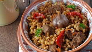 Плов из перловки с мясом