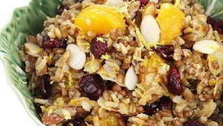 Плов с фруктами и орехами