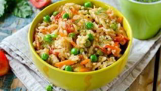 Плов с томатами и с зеленым горошком