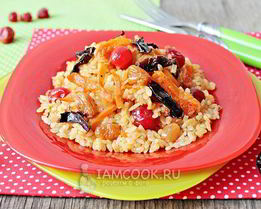 Постный плов с сухофруктами