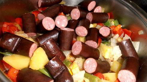 ароматное рагу с колбасками