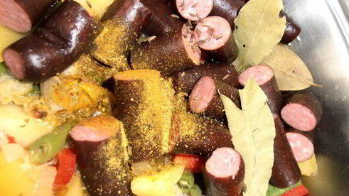 ароматное рагу с колбасками