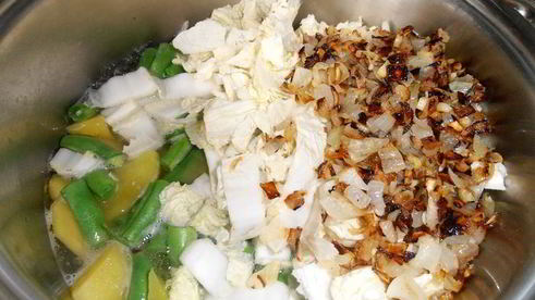 ароматное рагу с колбасками