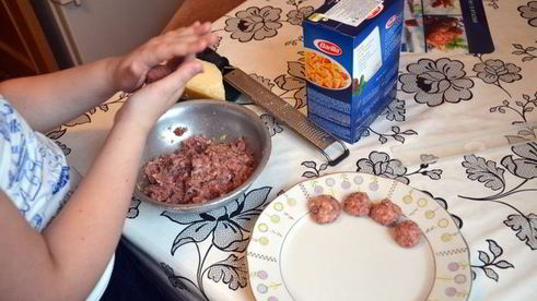 фарфалле с рагу из фрикаделек