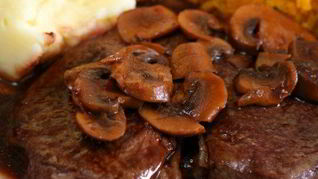 Грибное рагу с красным вином