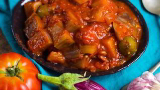 Капоната с помидорами в собственном соку