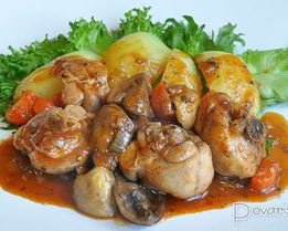 Куриное рагу с грибами и томатным соком