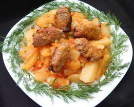 Мясные рулетики с овощным рагу