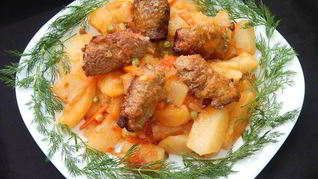 Мясные рулетики с овощным рагу