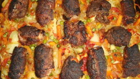 мясные рулетики с овощным рагу