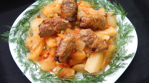 мясные рулетики с овощным рагу