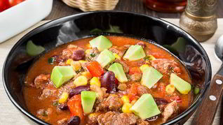 Острое мясное рагу с фасолью и кукурузой