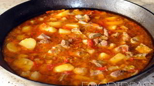 Овощное рагу с баклажанами, картошкой и мясом