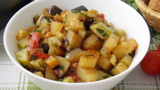 Овощное рагу с кабачками, баклажанами и картофелем