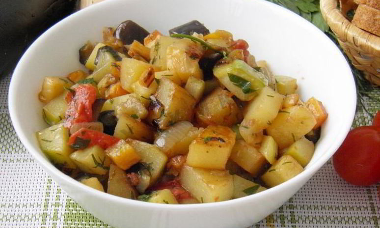 Рецепт овощного рагу с кабачками, баклажанами и картофелем