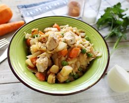 Овощное рагу с курицей с капустой и картошкой