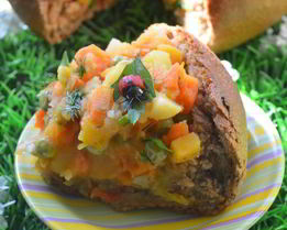 Овощное рагу в ржаном хлебе