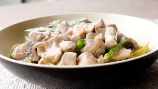 Пикантное куриное фрикасе с грибами