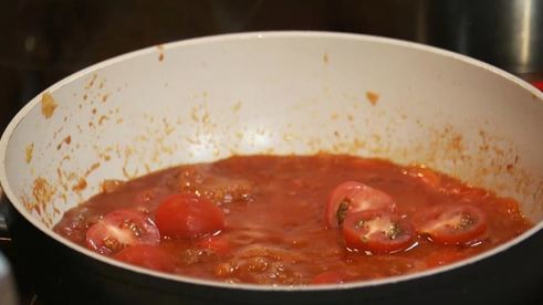 рагу из консервированной говядины с фасолью и зеленой гречкой