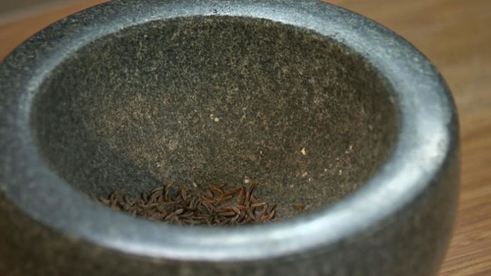 рагу из консервированной говядины с фасолью и зеленой гречкой