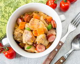 Рагу из курицы с колбасками и тыквой