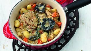 Рагу из цесарки с шампиньонами и ньокками