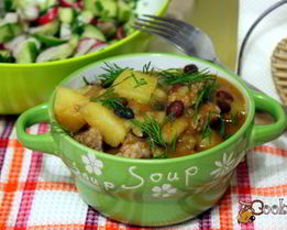 Рагу с домашними колбасками и фасолью