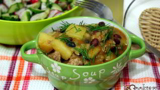 Рагу с домашними колбасками и фасолью