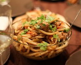 Рагу со свининой, овощами и лапшой