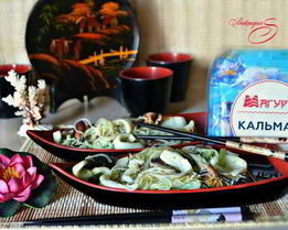 Рисовая лапша с кальмарами и шиитаке в воке