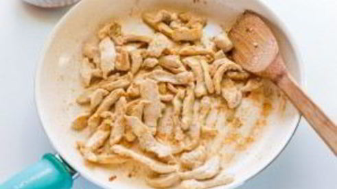 рисовая лапша с курицей и овощами