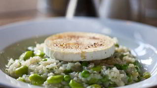 Ризотто из весенних овощей с козьим сыром