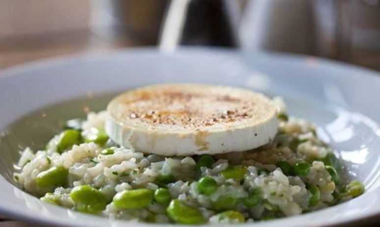 Рецепт ризотто из весенних овощей с козьим сыром