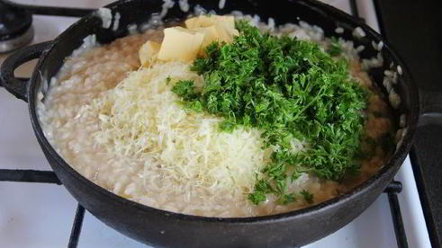 ризотто с белыми грибами и петрушкой