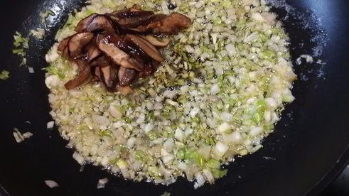ризотто с белыми грибами и шпинатом