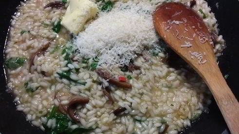 ризотто с белыми грибами и шпинатом