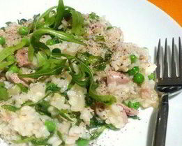 Ризотто с тунцом и руколой