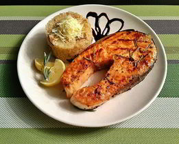 Стейки из семги и ризотто с лесными грибами и пармезаном