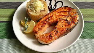 Стейки из семги и ризотто с лесными грибами и пармезаном