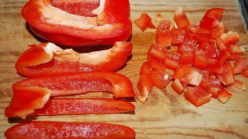 чесночные креветки с карамелизированными овощами и папайей