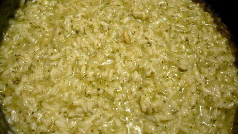 филе сома под овощным гратеном на ризотто с песто