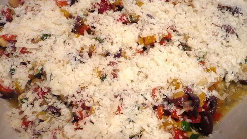 филе сома под овощным гратеном на ризотто с песто