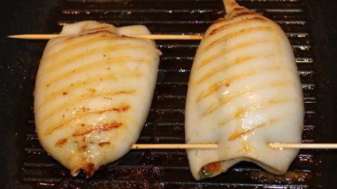 кальмары, фаршированные овощами