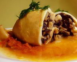 Кальмары с грибами, запеченные под сыром