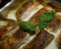 Карп с овощами, запеченный под сметанным соусом