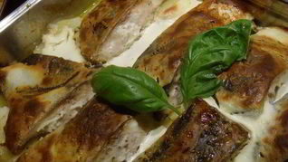 Карп с овощами, запеченный под сметанным соусом