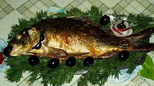 Карп в духовке, запеченный целиком