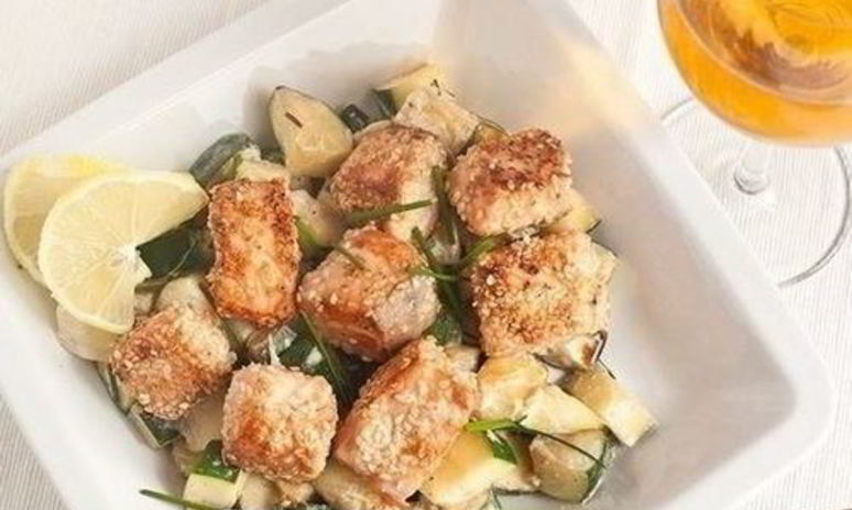 Рецепт лосося в кунжуте на овощной подушке